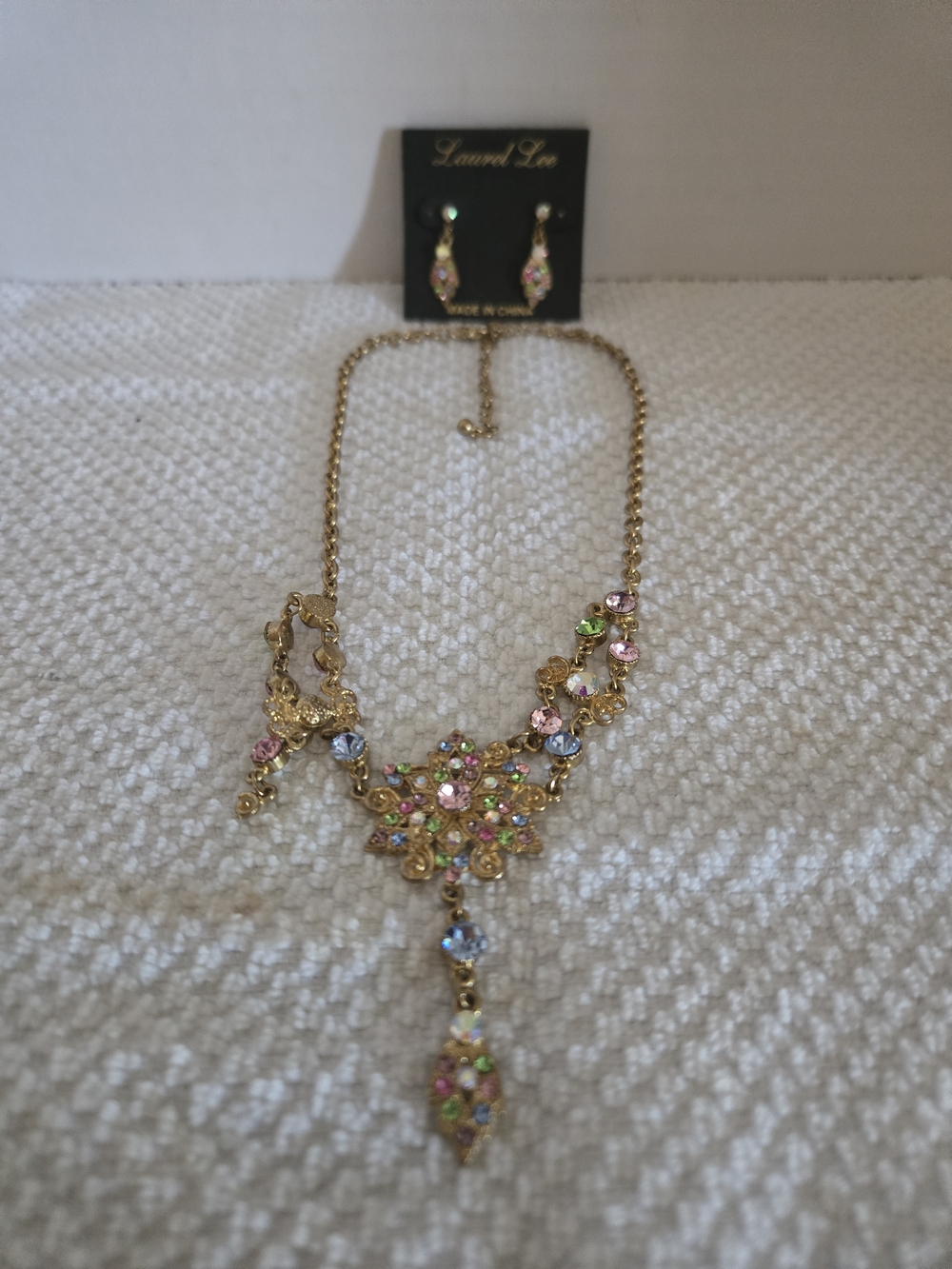 Laurel Lee Costume Jewelry Necklace and Earrings